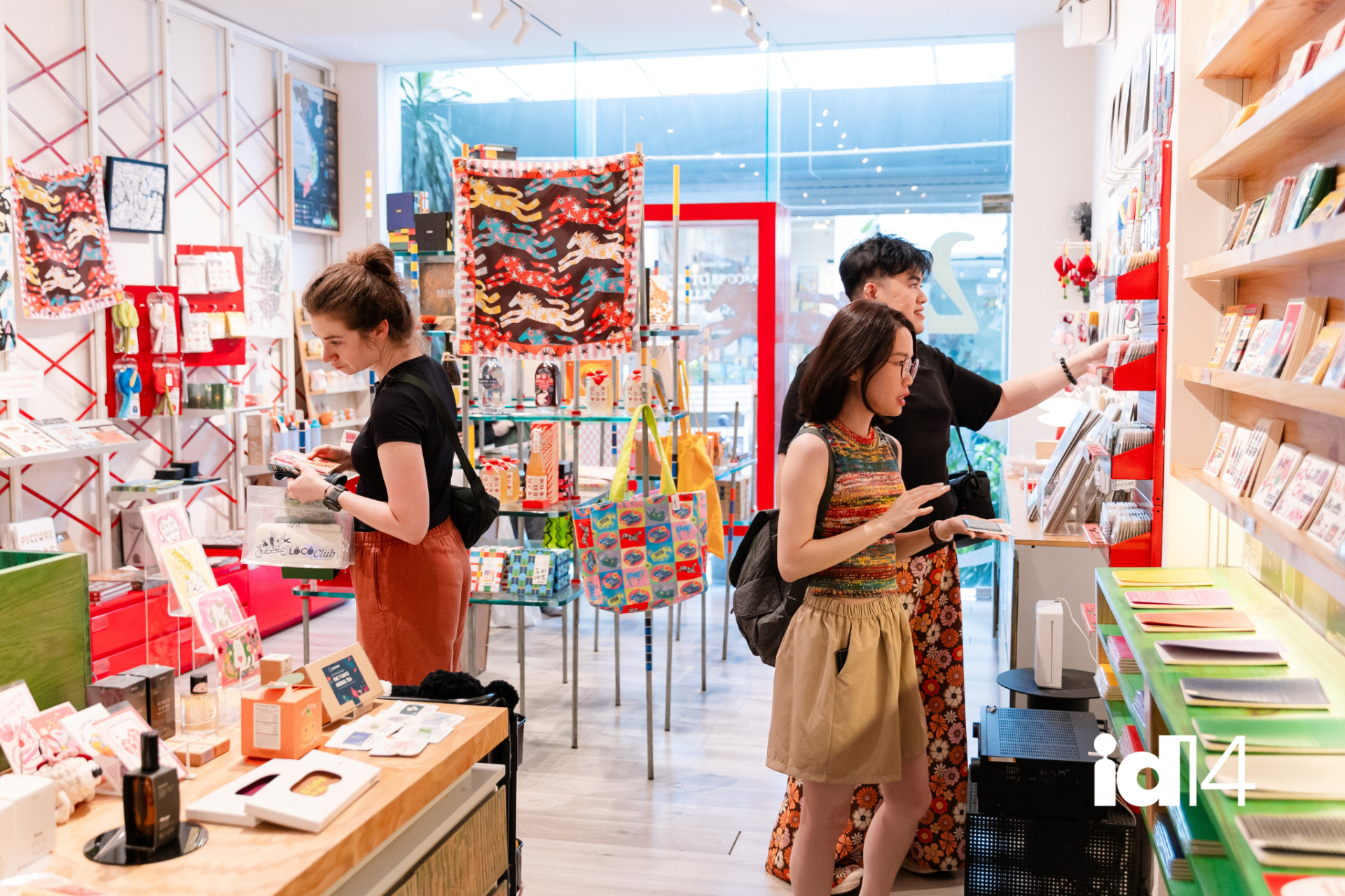 “Bán quà lưu niệm mà khách chốt đơn hàng chục triệu” - Bên trong hệ sinh thái 150 nghệ sĩ Việt của OHQUAO và tham vọng vươn ra quốc tế- Ảnh 17.