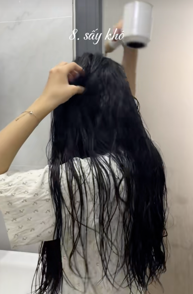 Cô nàng này khoe mái tóc đen bóng và tua tủa tóc con: Bí mật nằm ở bước ủ với lọ dầu dưỡng giá hơn 100k- Ảnh 17.