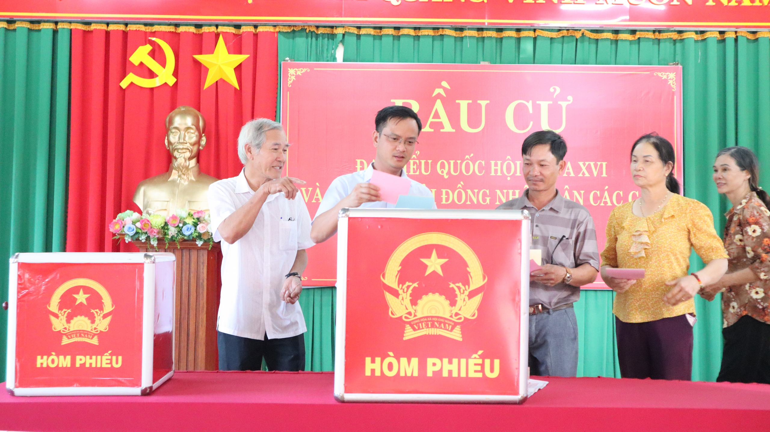 Để cử tri là người yếu thế được tham gia ngày hội bầu cử - Ảnh 12.