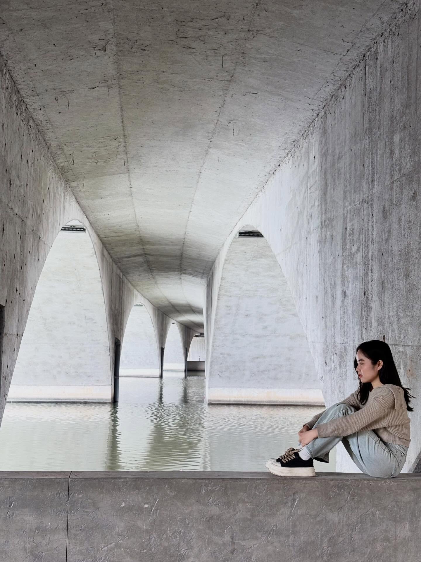 Không cần ước ao sang Thượng Hải, ngay sát vách Hà Nội đang có một cây cầu hoa giấy đẹp như phim điện ảnh khiến hội chị em bấn loạn- Ảnh 4.