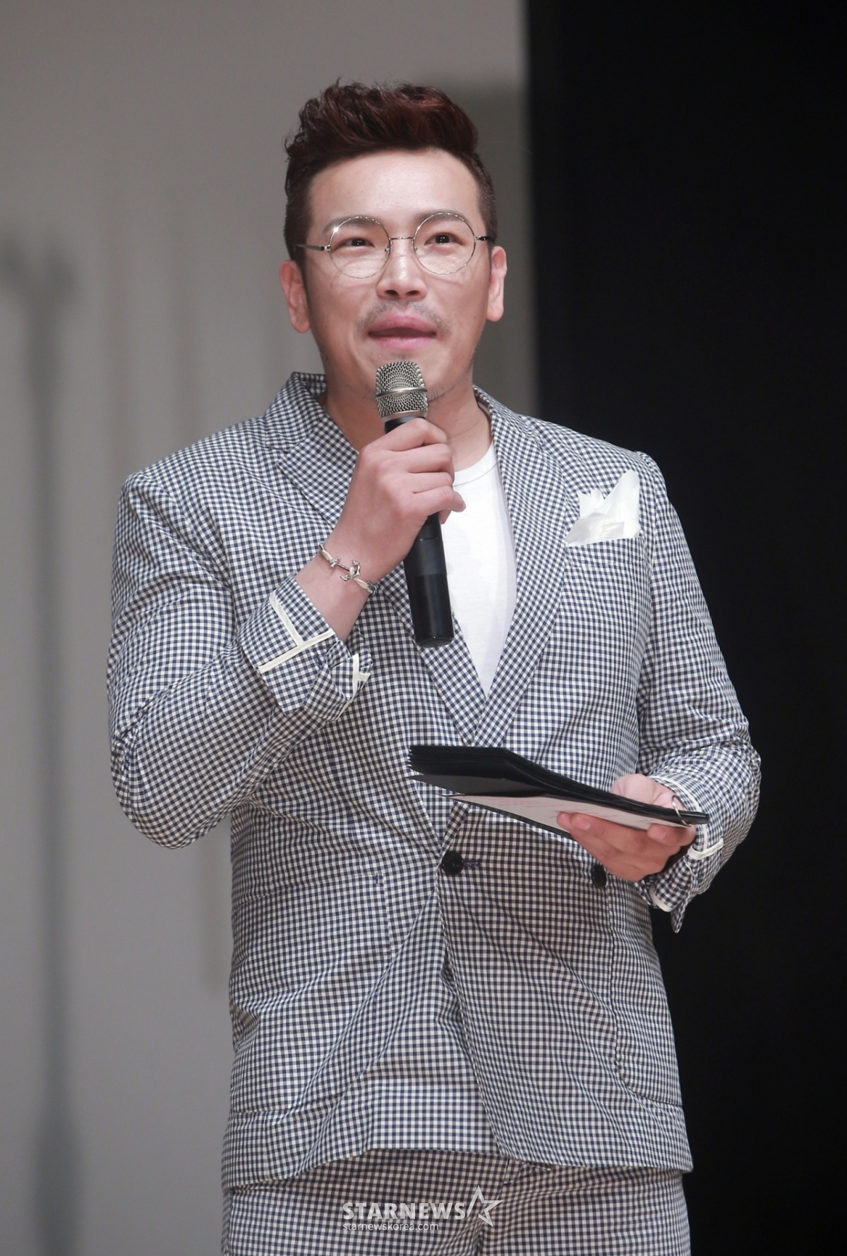 MC quốc dân thẳng tay đánh phụ nữ trên livestream gây phẫn nộ- Ảnh 3.