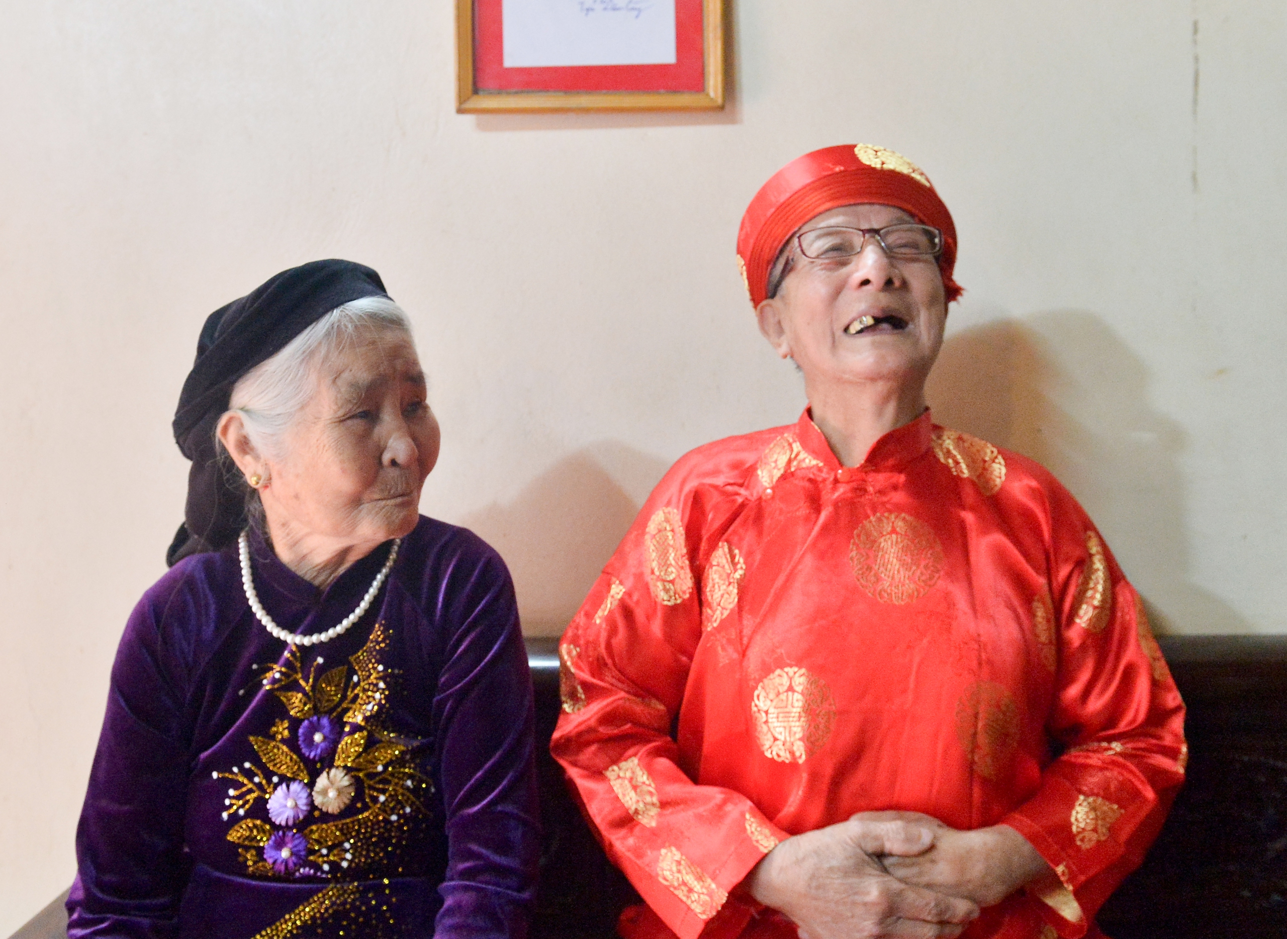 Cử tri 104 tuổi ở Hà Nội quyết chống gậy đi bỏ phiếu ngày bầu cử- Ảnh 4.