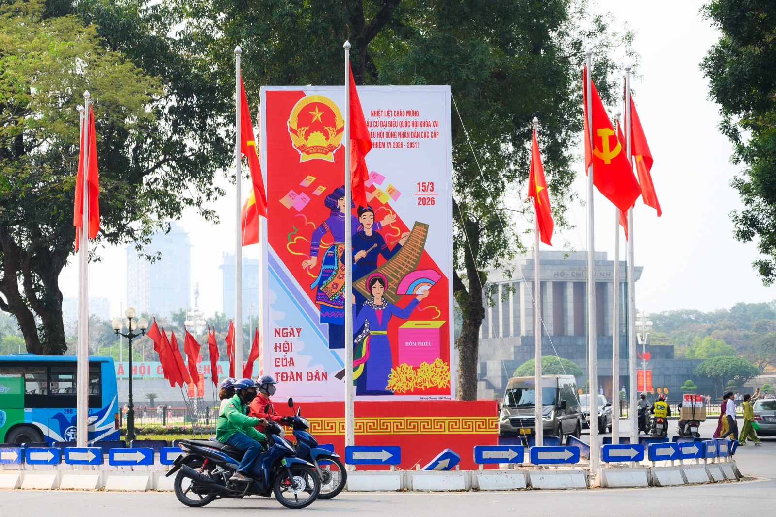 Thành phố rực đỏ cờ hoa, không khí Ngày hội bầu cử đang đến rất gần!- Ảnh 9.