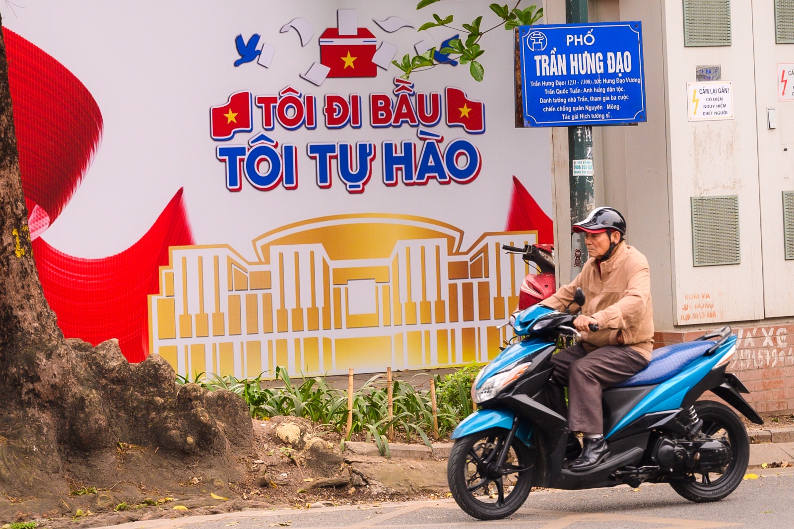 Thành phố rực đỏ cờ hoa, không khí Ngày hội bầu cử đang đến rất gần!- Ảnh 12.