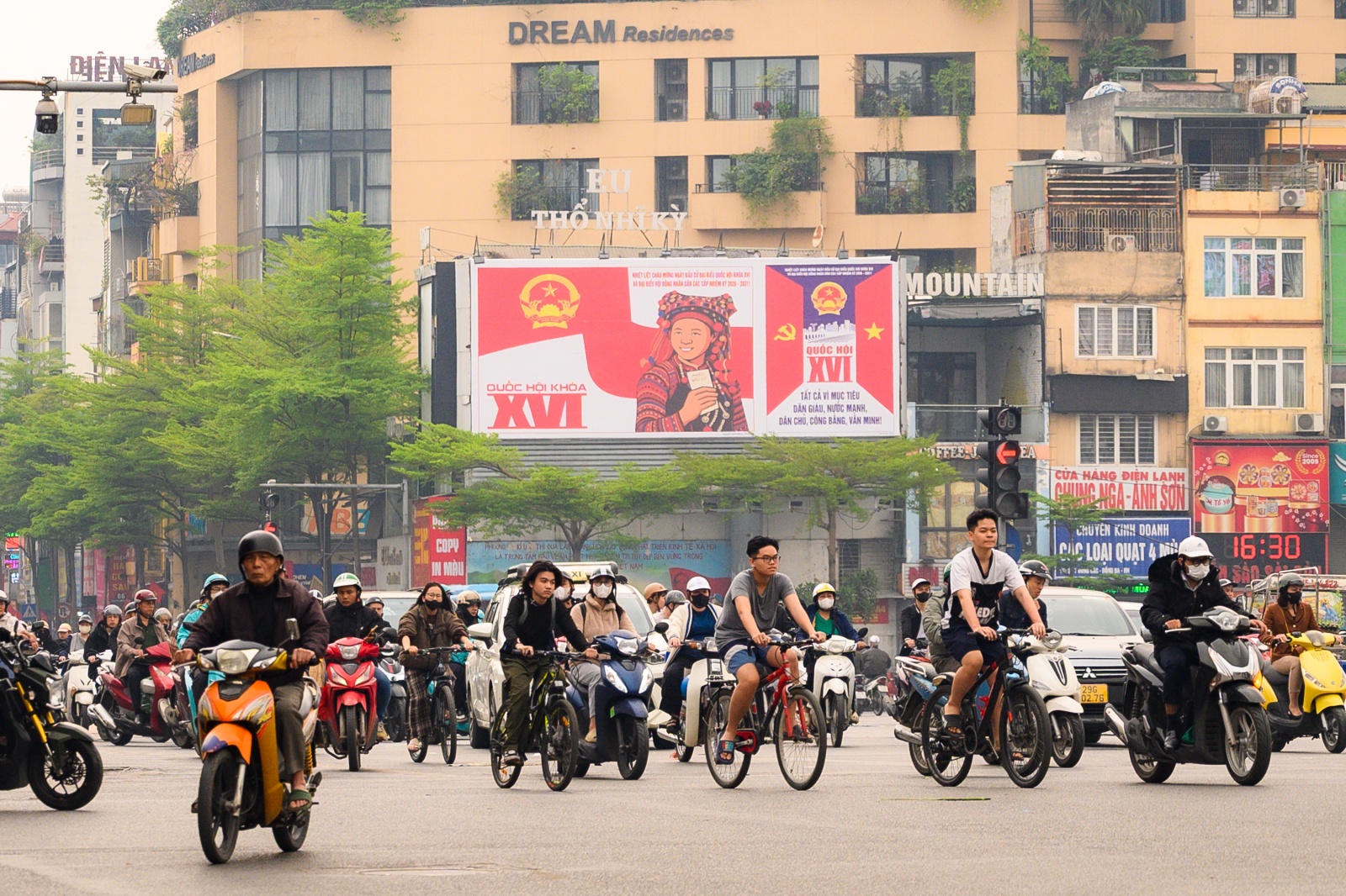 Thành phố rực đỏ cờ hoa, không khí Ngày hội bầu cử đang đến rất gần!- Ảnh 15.