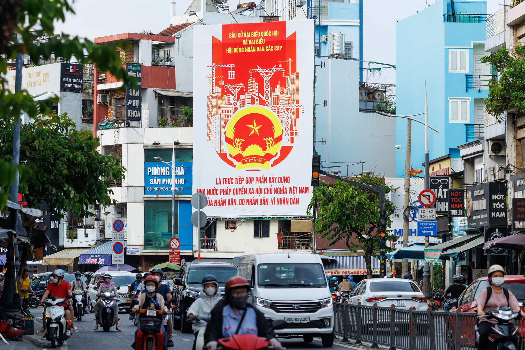 Thành phố rực đỏ cờ hoa, không khí Ngày hội bầu cử đang đến rất gần!- Ảnh 18.