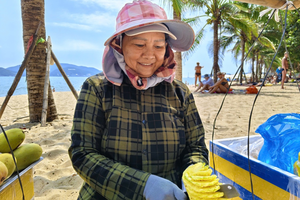 Từ cô bán hoa quả ở Nha Trang: Bài học tiếng Anh bằng “trái tim” - 2