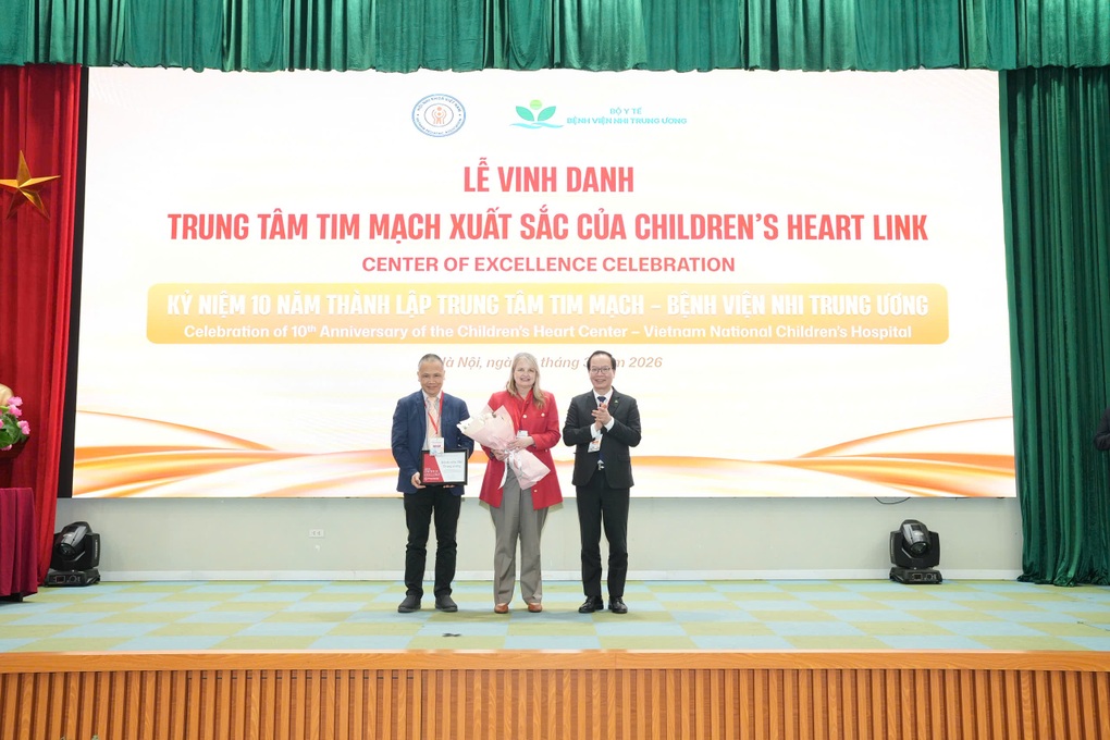 Hơn 10.000 ca mổ tim, Trung tâm Tim mạch BV Nhi Trung ương được vinh danh - 2
