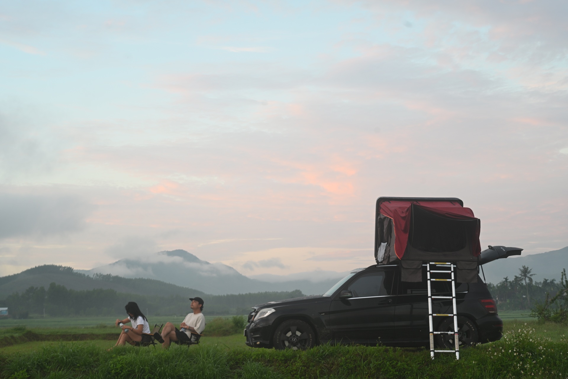 Gia đình lái Mercedes rong ruổi 4.000km và trải nghiệm hố vôi xe Đức cũ - 4