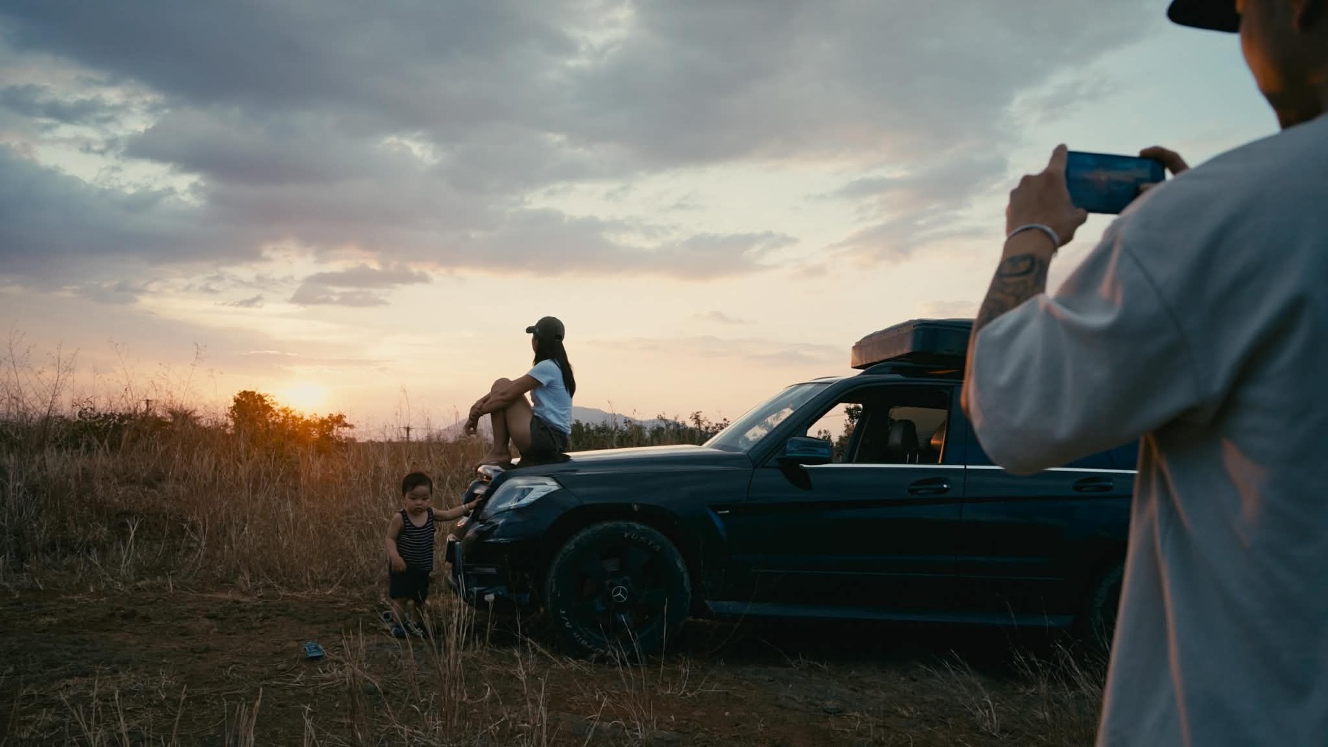 Gia đình lái Mercedes rong ruổi 4.000km và trải nghiệm hố vôi xe Đức cũ - 5