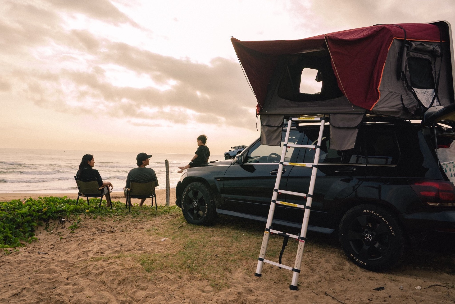 Gia đình lái Mercedes rong ruổi 4.000km và trải nghiệm hố vôi xe Đức cũ - 7