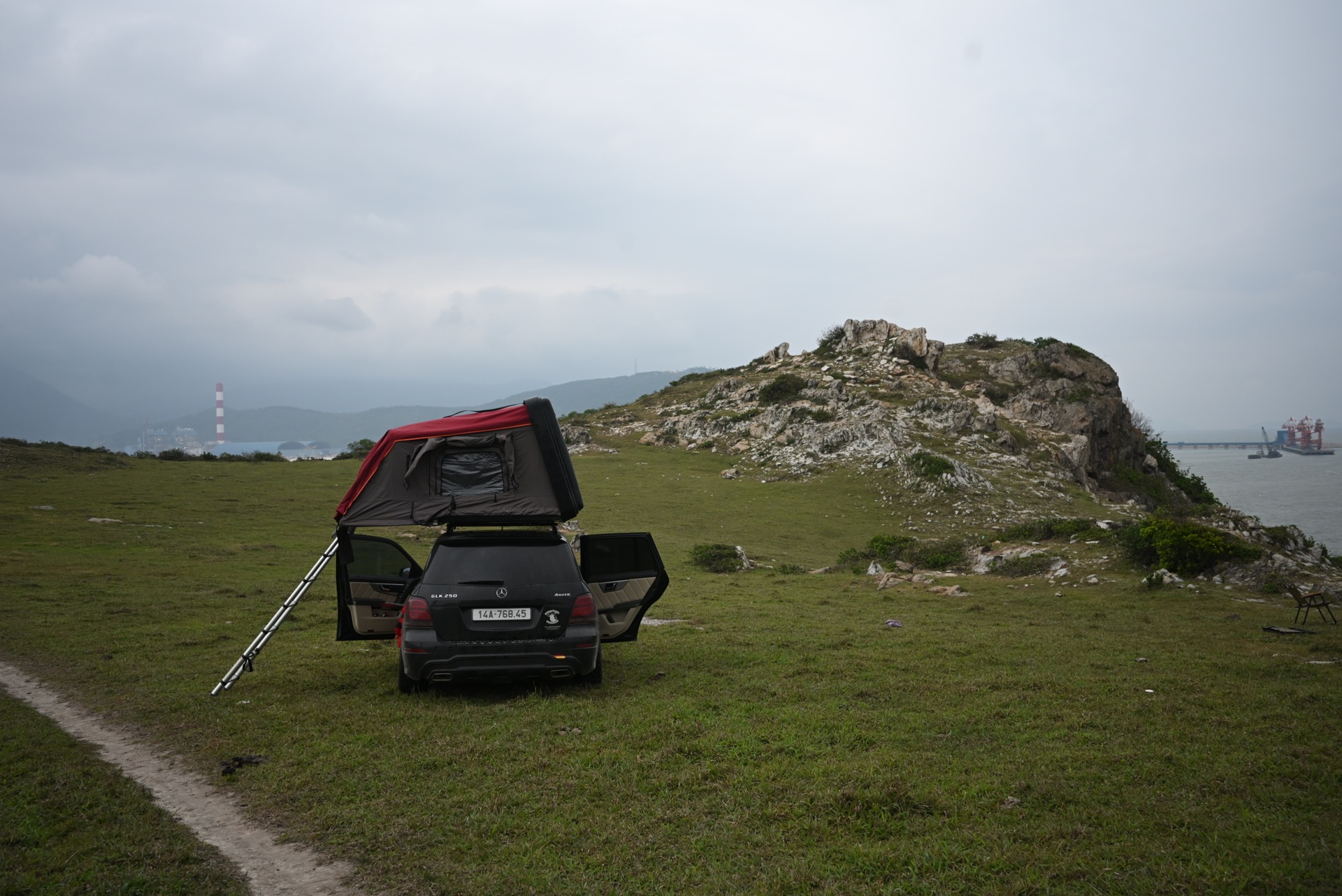 Gia đình lái Mercedes rong ruổi 4.000km và trải nghiệm hố vôi xe Đức cũ - 9