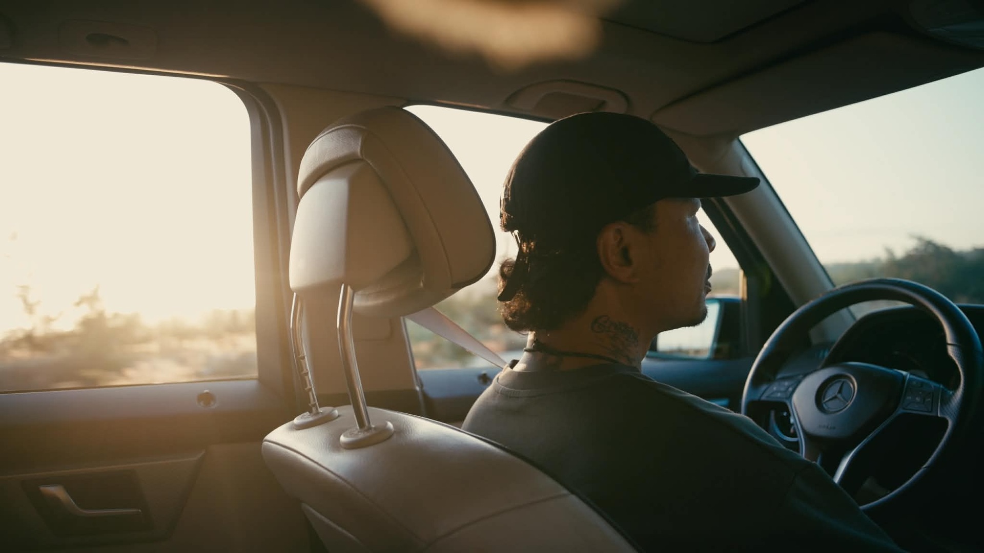 Gia đình lái Mercedes rong ruổi 4.000km và trải nghiệm hố vôi xe Đức cũ - 11