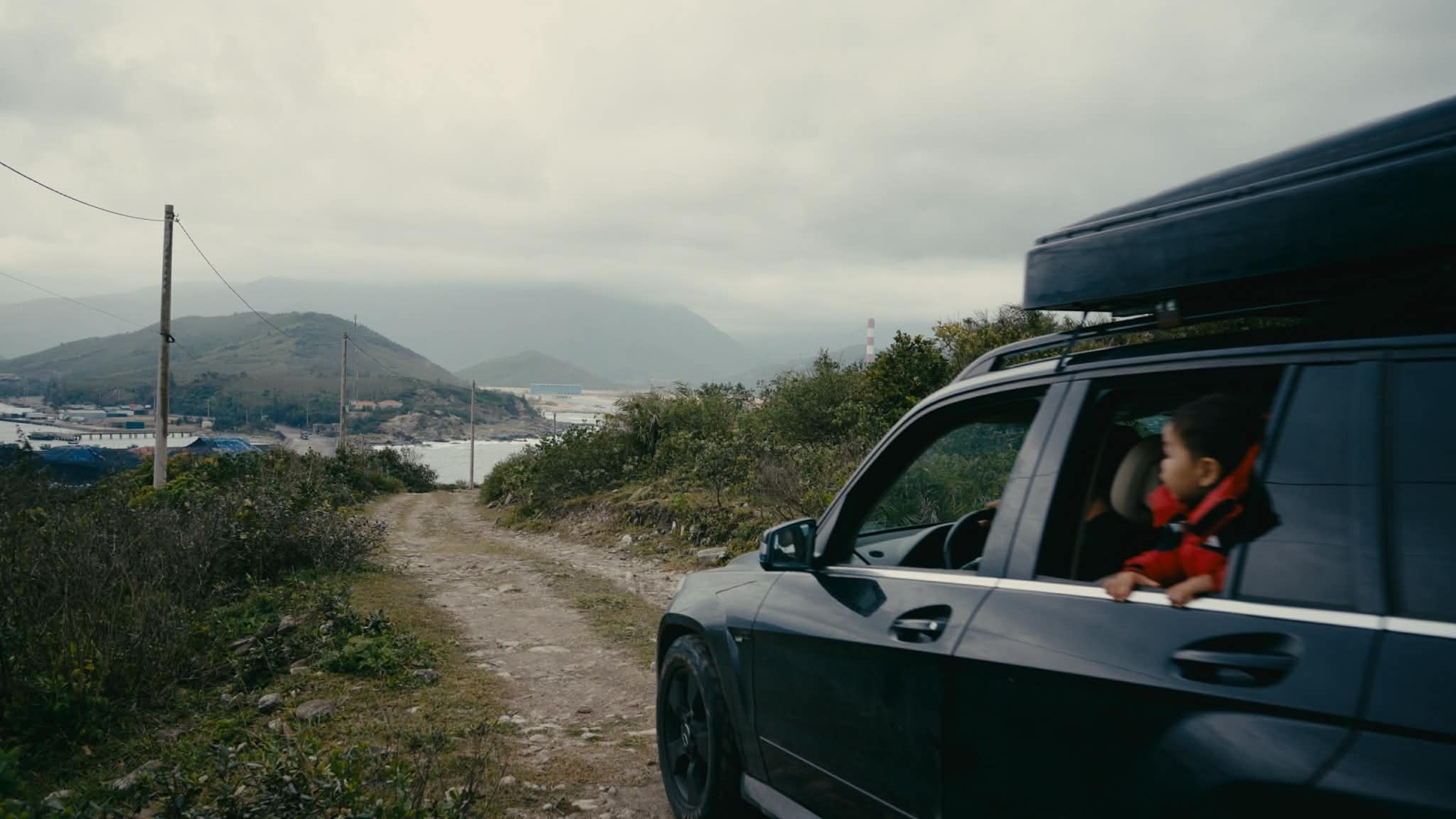 Gia đình lái Mercedes rong ruổi 4.000km và trải nghiệm hố vôi xe Đức cũ - 12