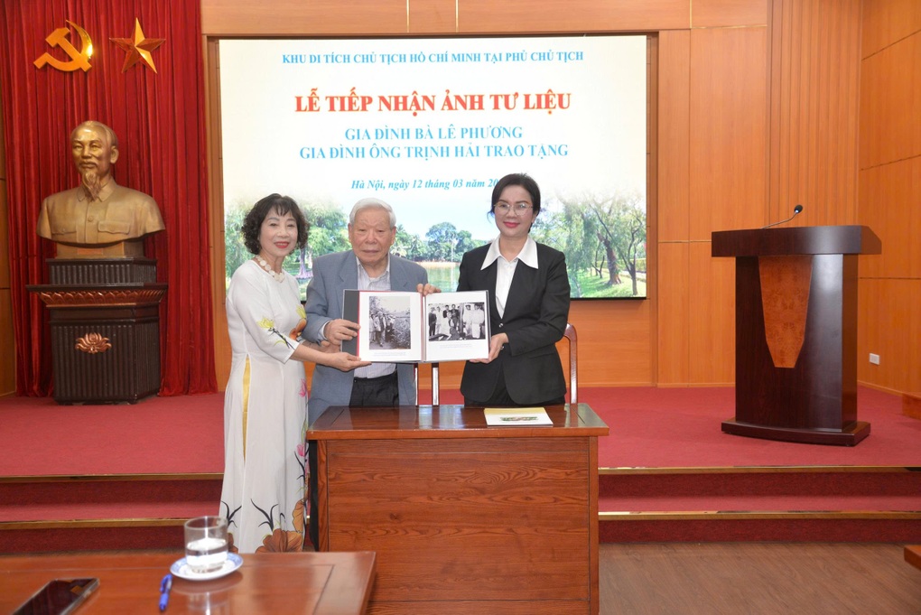 Tiếp nhận gần 80 tư liệu quý về Chủ tịch Hồ Chí Minh tại Phủ Chủ tịch - 2