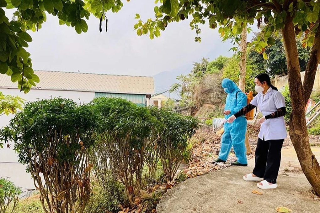 Phun khử khuẩn khu vực bỏ phiếu trước ngày bầu cử - 2