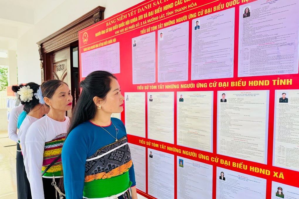 Phun khử khuẩn khu vực bỏ phiếu trước ngày bầu cử - 3