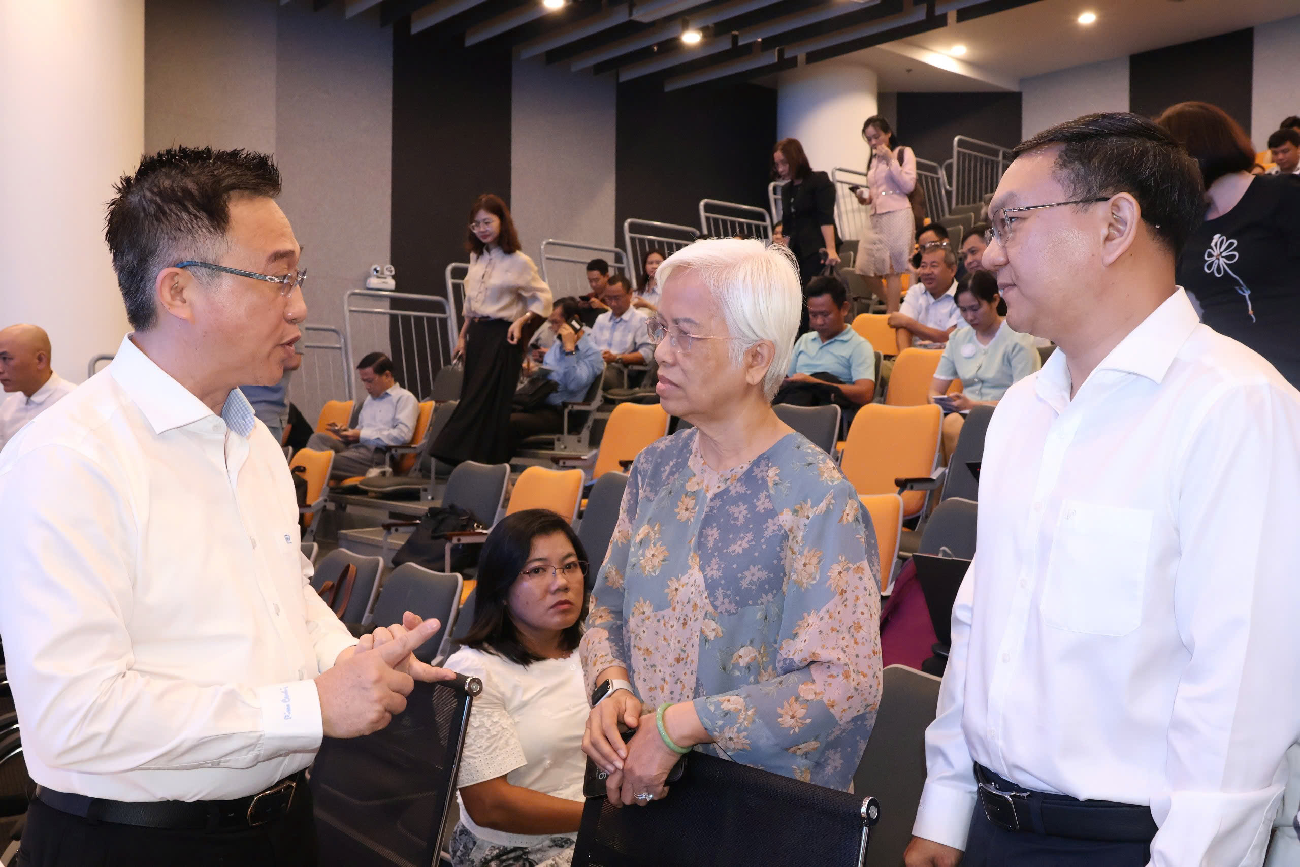 Lãnh đạo TPHCM: Chỉ khi có kết quả mới bỏ được chữ “thí điểm” - Ảnh 3.