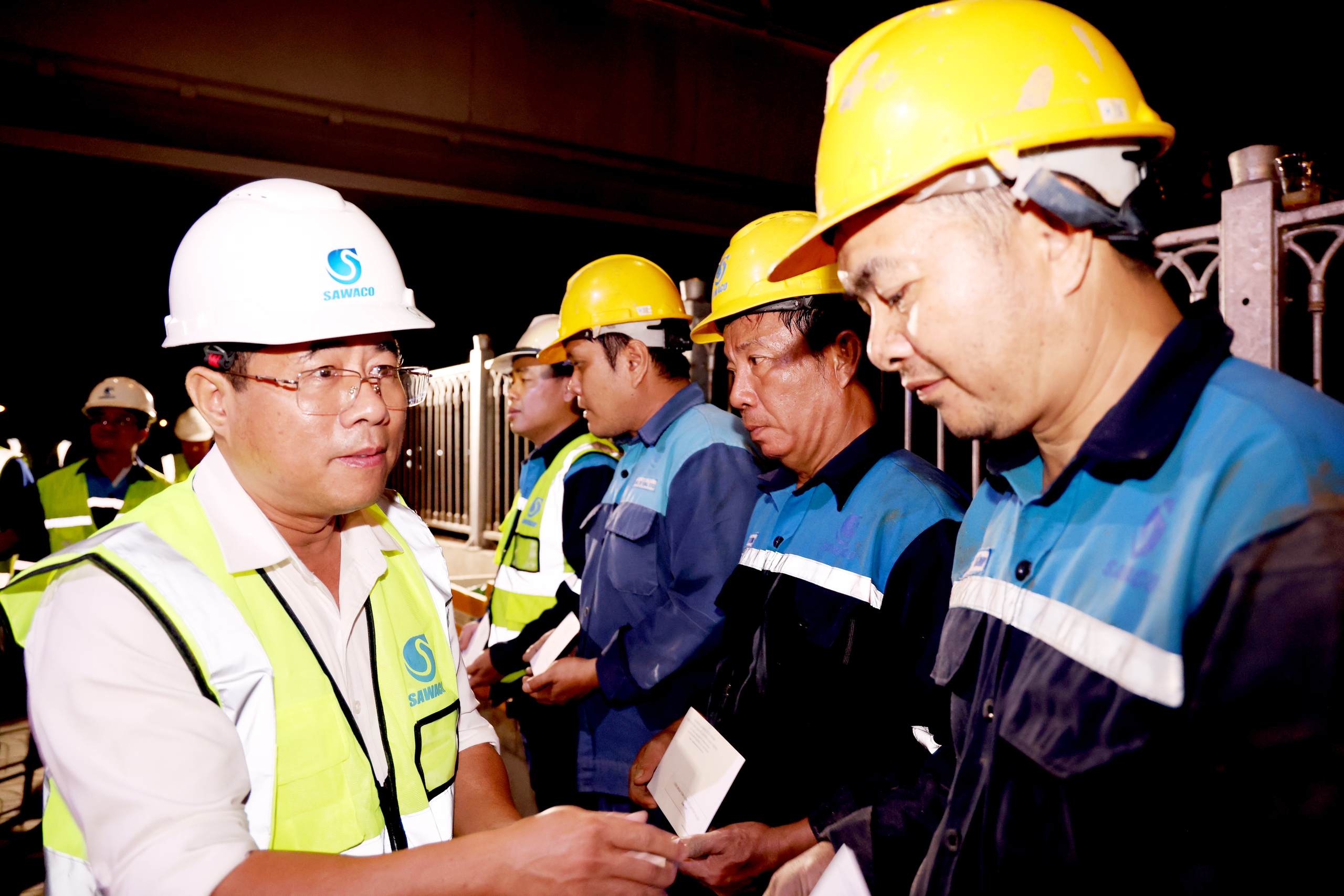 SAWACO bảo đảm cấp nước sạch cho 100% hộ dân, hướng tới ngành cấp nước hiện đại - Ảnh 2.