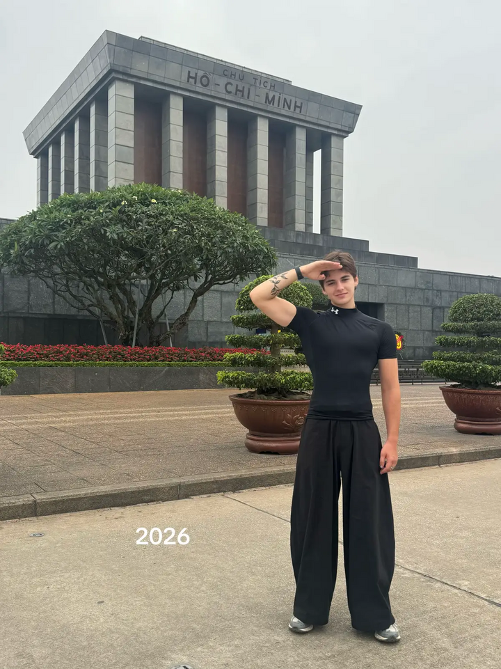 Chàng trai Pháp bày tỏ tình yêu Việt Nam bằng ảnh chụp ở Lăng Bác sau 13 năm- Ảnh 2.