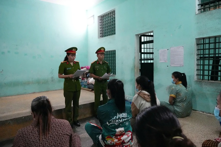 thung-phieu-di-dong-se-den-tung-buong-giam-tai-trai-tam-giam-tp-hue (3).jpg