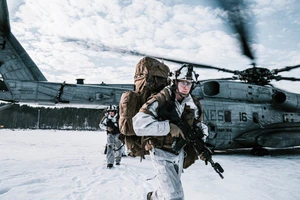 Cơ bụng sáu múi, thể hình Hollywood - điểm yếu của lính Mỹ và NATO giữa khắc nghiệt Bắc Cực
