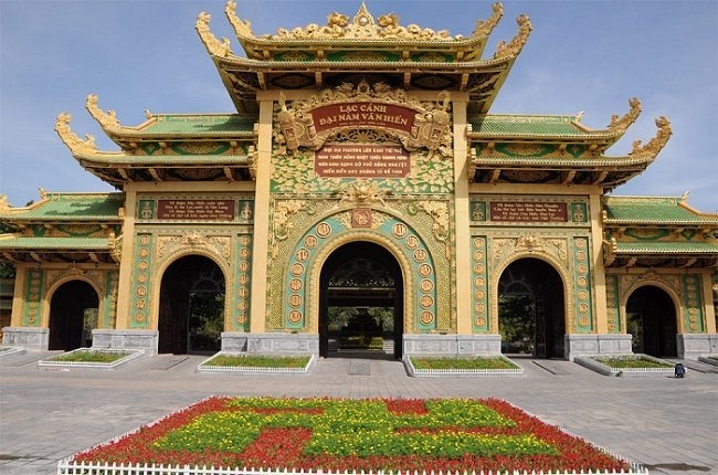 Khu du lịch Đại Nam của vợ chồng bà Nguyễn Phương Hằng có khu đền thờ rộng 5.000m2 được dát vàng 24K, từng lập kỷ lục lớn nhất Việt Nam- Ảnh 2.