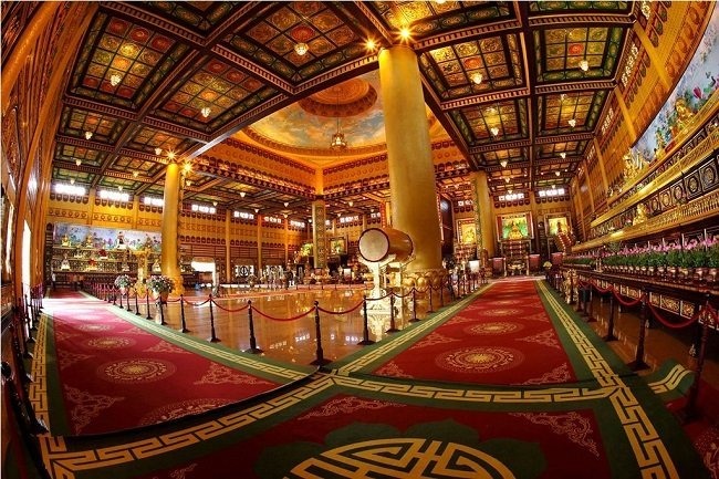 Khu du lịch Đại Nam của vợ chồng bà Nguyễn Phương Hằng có khu đền thờ rộng 5.000m2 được dát vàng 24K, từng lập kỷ lục lớn nhất Việt Nam- Ảnh 4.