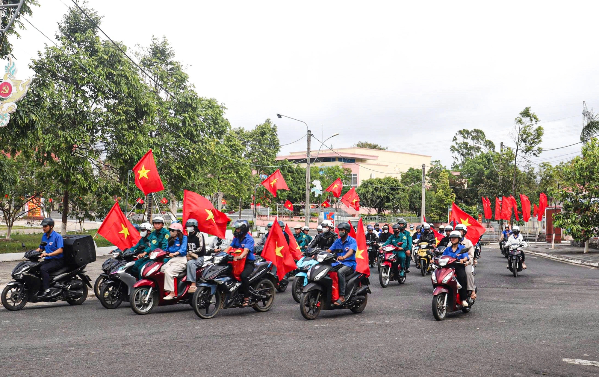 'Tiếng loa Thanh niên' đưa thông tin bầu cử đến gần người dân vùng cao - Ảnh 2.