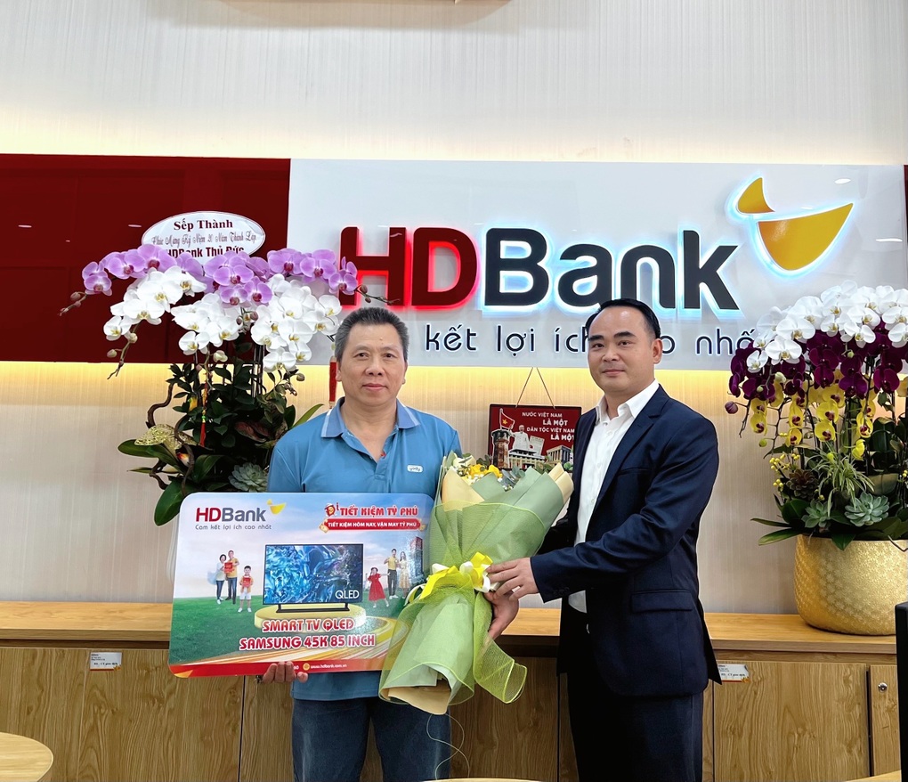 Chủ nhân may mắn của “Tiết kiệm tỷ phú” tại HDBank đã lộ diện - 6
