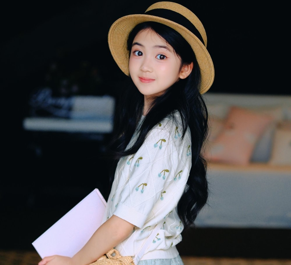 Hiếm lắm mới có cô bé 12 tuổi đã ra dáng mỹ nhân: Nhan sắc bạc tỷ không mua nổi, 1 năm đóng 12 phim quá đỉnh- Ảnh 7.