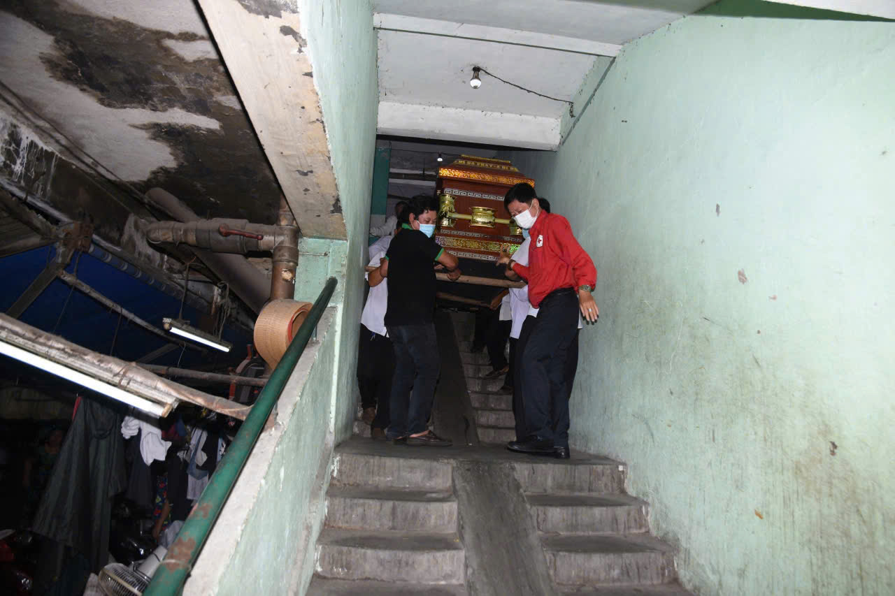 30 năm mai táng miễn phí cho người nghèo: 'Đừng để phải xin lỗi người đã khuất' - Ảnh 2.