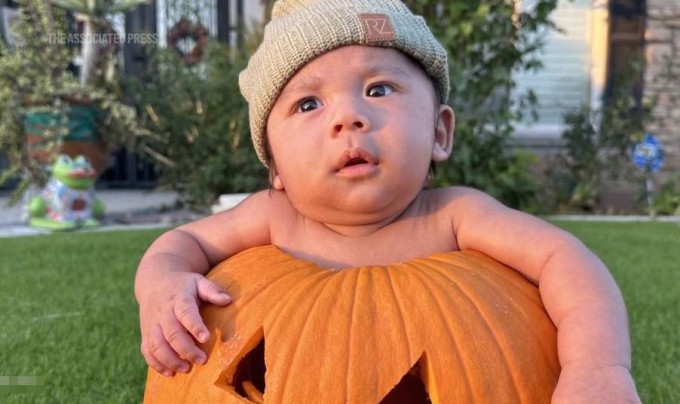 Bé Ryu khỏe mạnh, phát triển tốt sau khi chào đời. Ảnh: AP