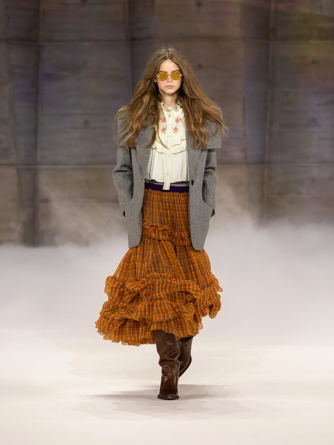  Chân váy bồng bềnh tiểu thư "đổ bộ" đường phố - Ảnh 4.