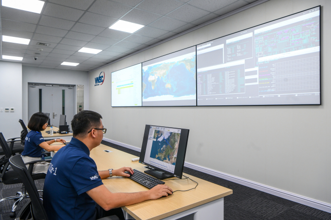 Các chuyên gia đang làm việc tại Trung tâm Vũ trụ Việt Nam, tháng 3/2025 Ảnh: Giang Huy