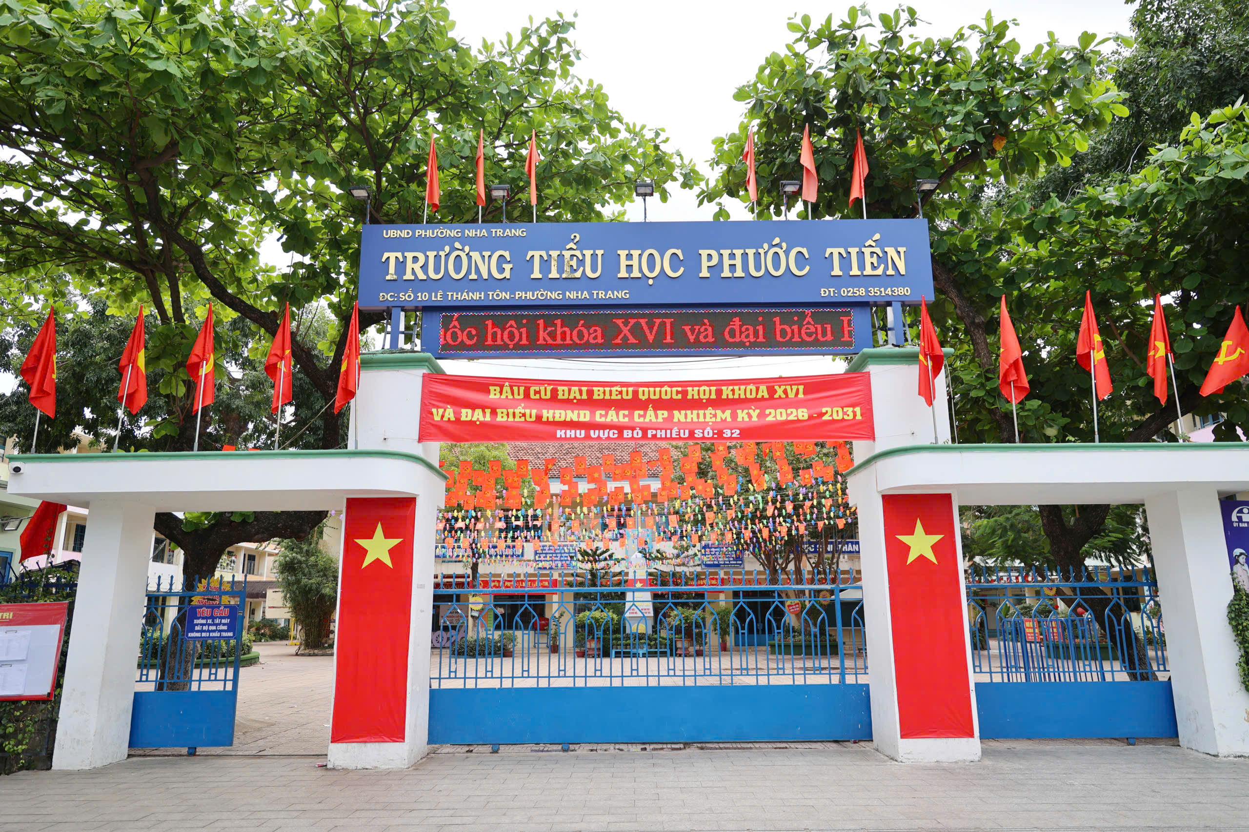 Khánh Hòa rực rỡ cờ hoa chào ngày hội bầu cử - Ảnh 5.