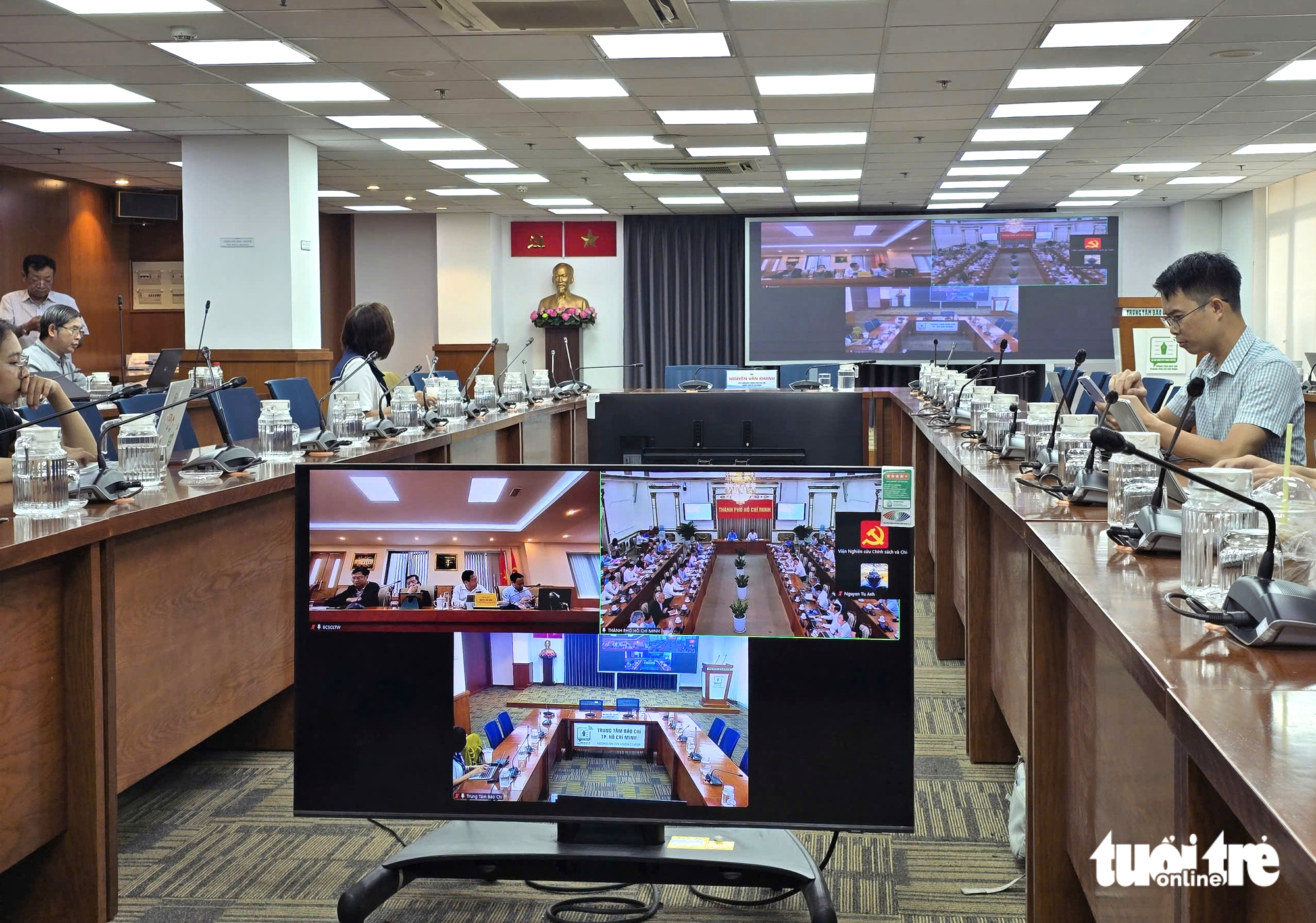 Chủ tịch UBND TP.HCM: Phải làm nhanh hơn, mạnh hơn để tăng trưởng hai con số - Ảnh 2.