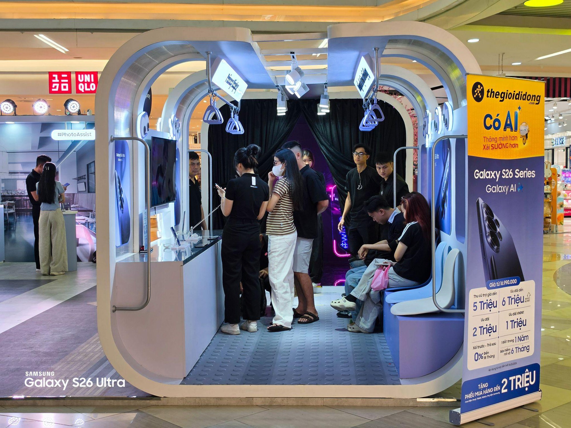 Galaxy S26 Series “đổ bộ” Vạn Hạnh Mall: “Tọa độ mới” đỉnh miễn bàn được dân tình nườm nượp- Ảnh 2.