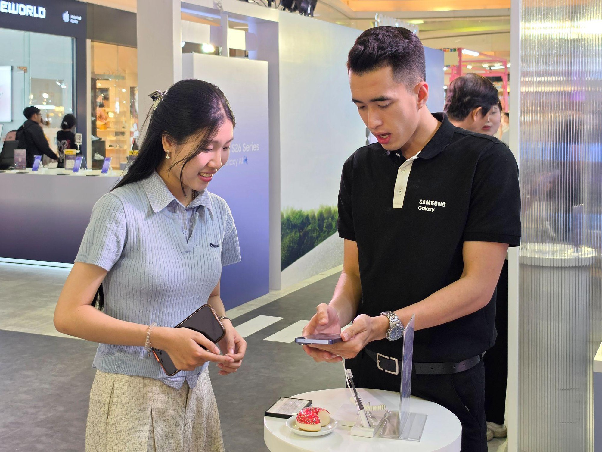 Galaxy S26 Series “đổ bộ” Vạn Hạnh Mall: “Tọa độ mới” đỉnh miễn bàn được dân tình nườm nượp- Ảnh 8.