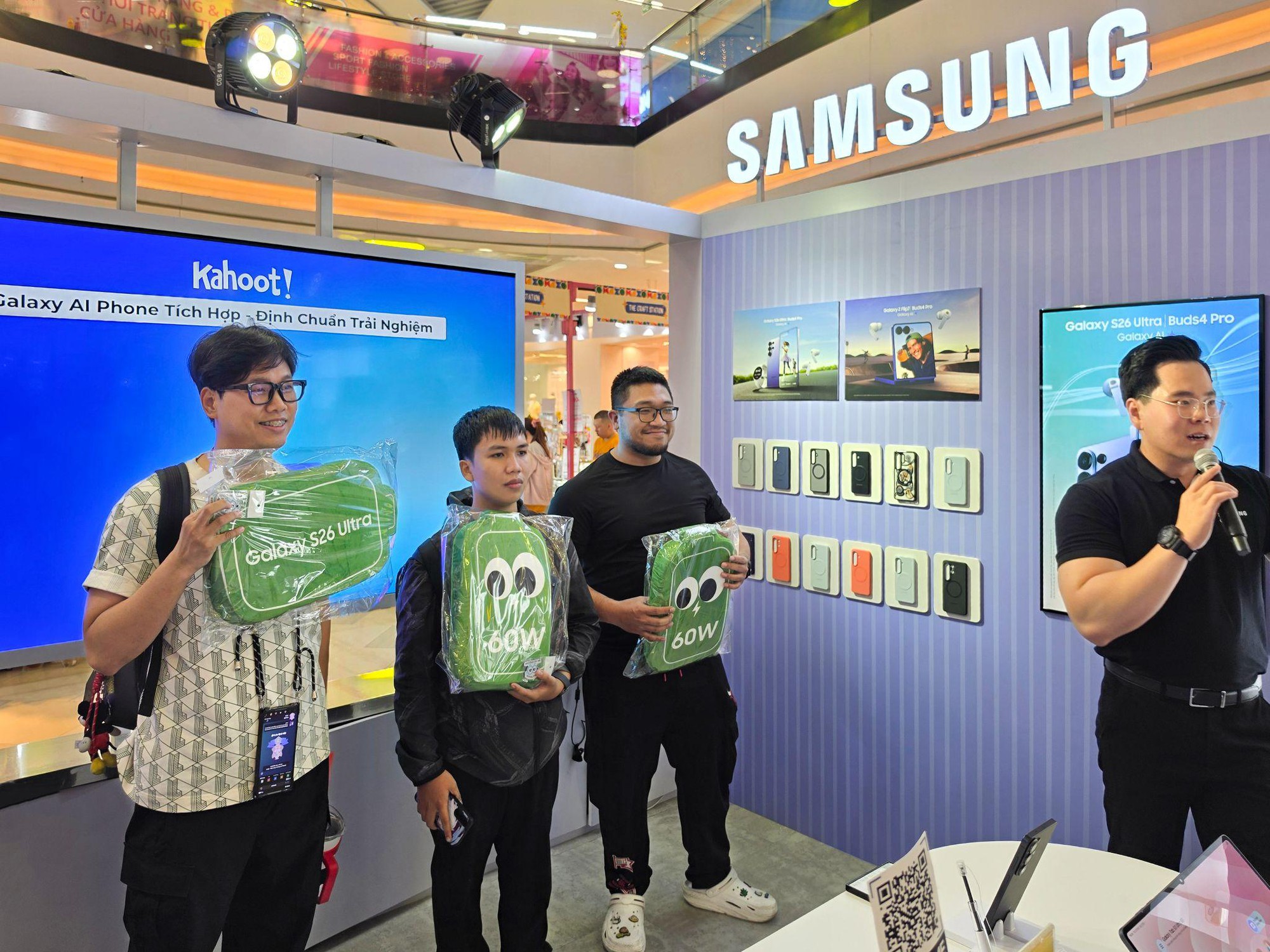Galaxy S26 Series “đổ bộ” Vạn Hạnh Mall: “Tọa độ mới” đỉnh miễn bàn được dân tình nườm nượp- Ảnh 11.
