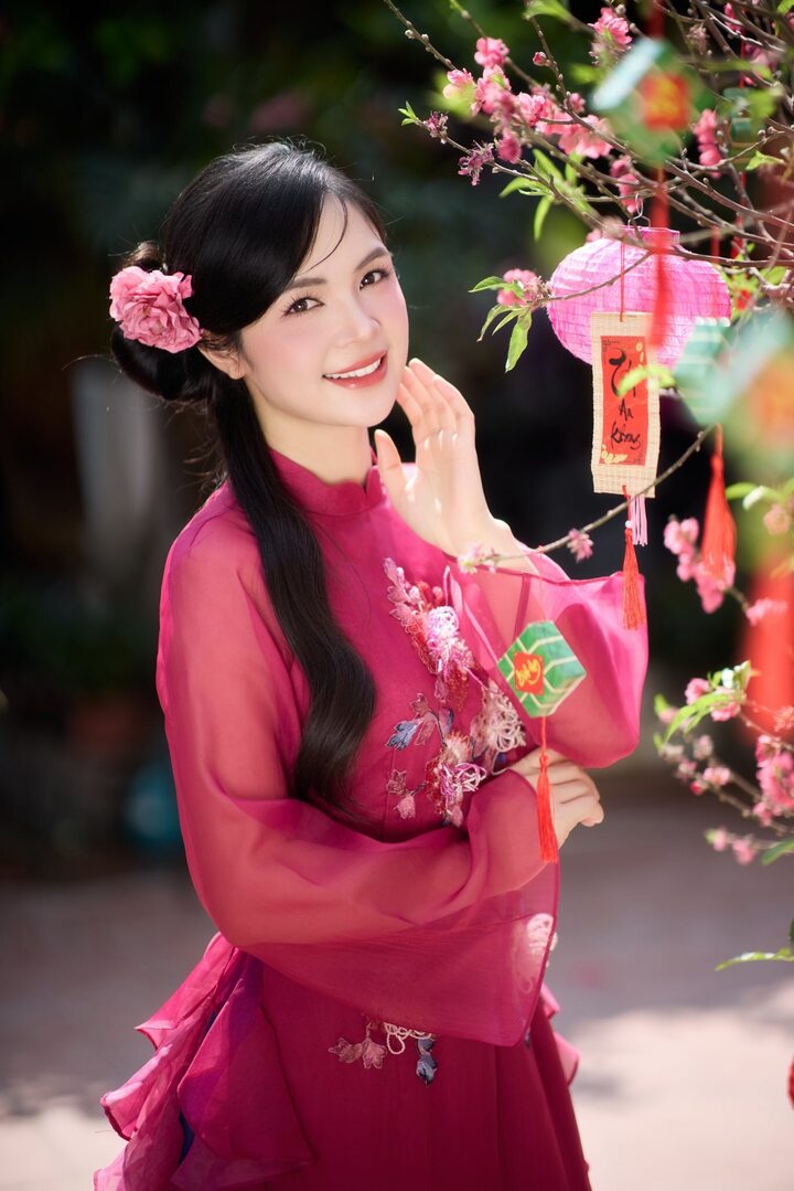 Chị gái Hòa Minzy: 