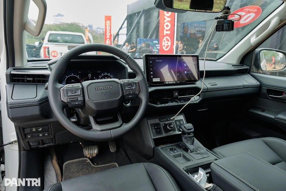 Thế độc tôn bị phá vỡ ở nhiều phân khúc: Xpander hụt hơi, Hilux vượt Ranger - 2