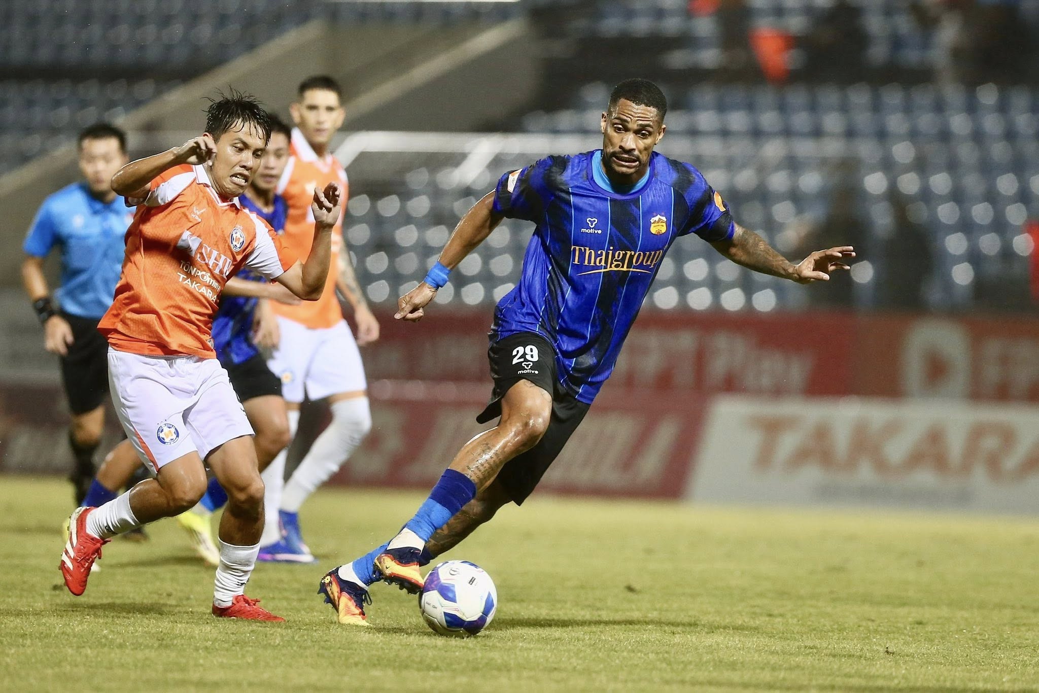 “Mưa” bàn thắng trên sân Chi Lăng, Đà Nẵng cầm hòa HAGL - Ảnh 2.