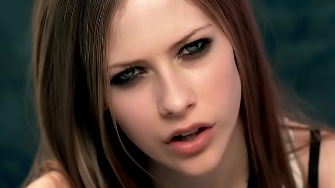 MV "Complicated" của Avril Lavigne