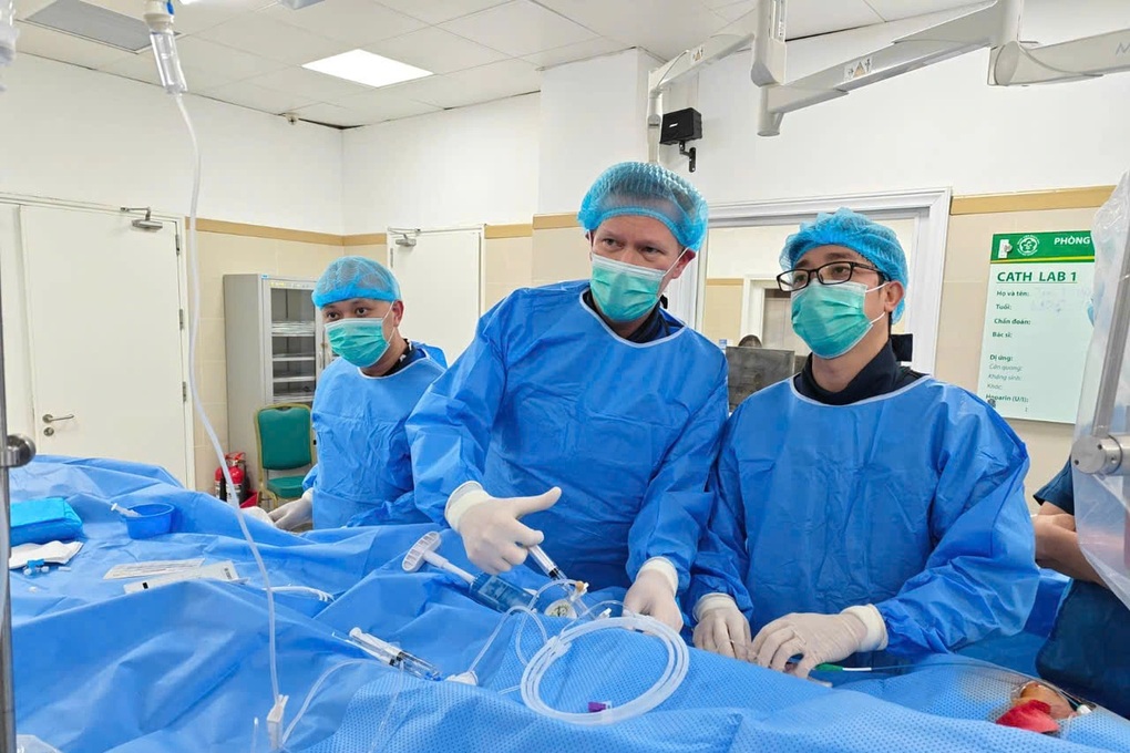 Bệnh nhân hẹp mạch vành không cần đặt stent nhờ công nghệ bóng phủ thuốc - 2