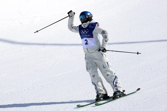 Eileen Gu sau phần thi chung kết halfpipe tại Olympic 2026. Ảnh: Reuters