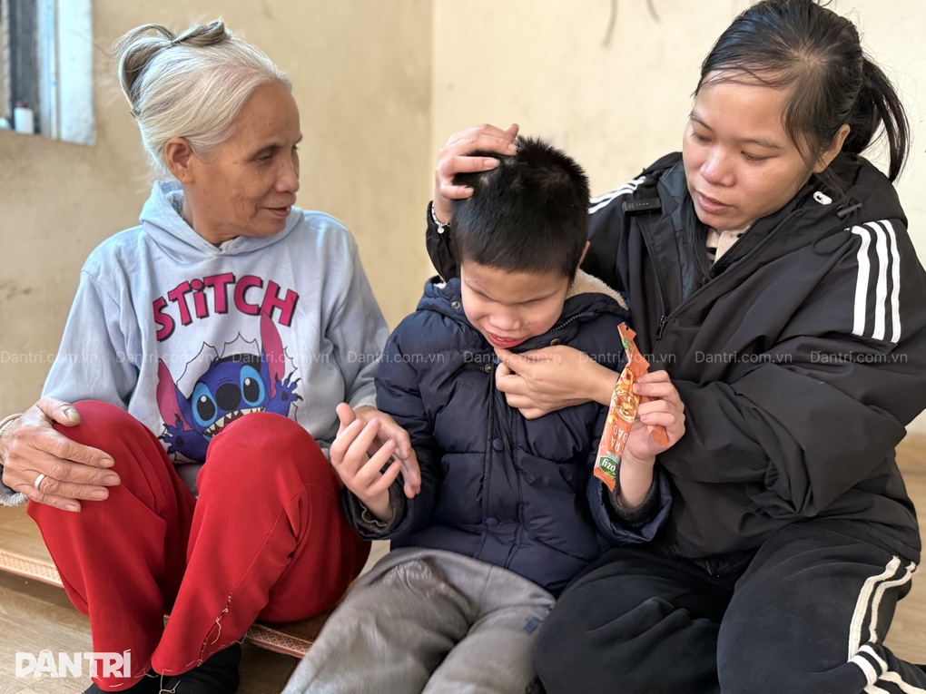 Khó khăn chồng chất khi gia đình có 3 người khiếm thị, thiểu năng trí tuệ - 4