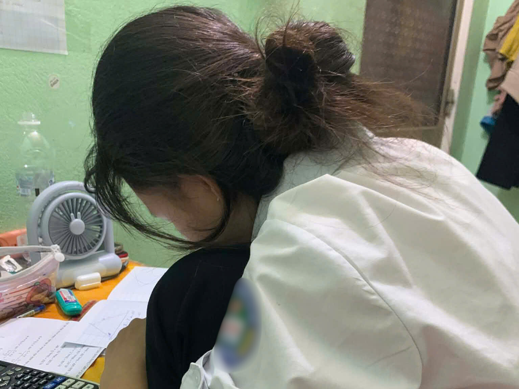 Sinh viên kể chuyện đi làm gia sư, sốc vì bị học sinh hỏi “sao cô xấu quá” - 2