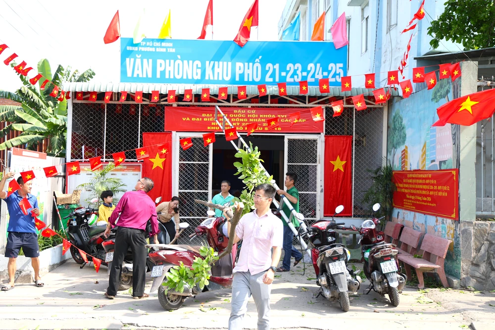 Tổ bầu cử số 18 trang hoàng điểm bầu cử. Ảnh: LÊ THOA bau-cu-lethoa-35.JPG