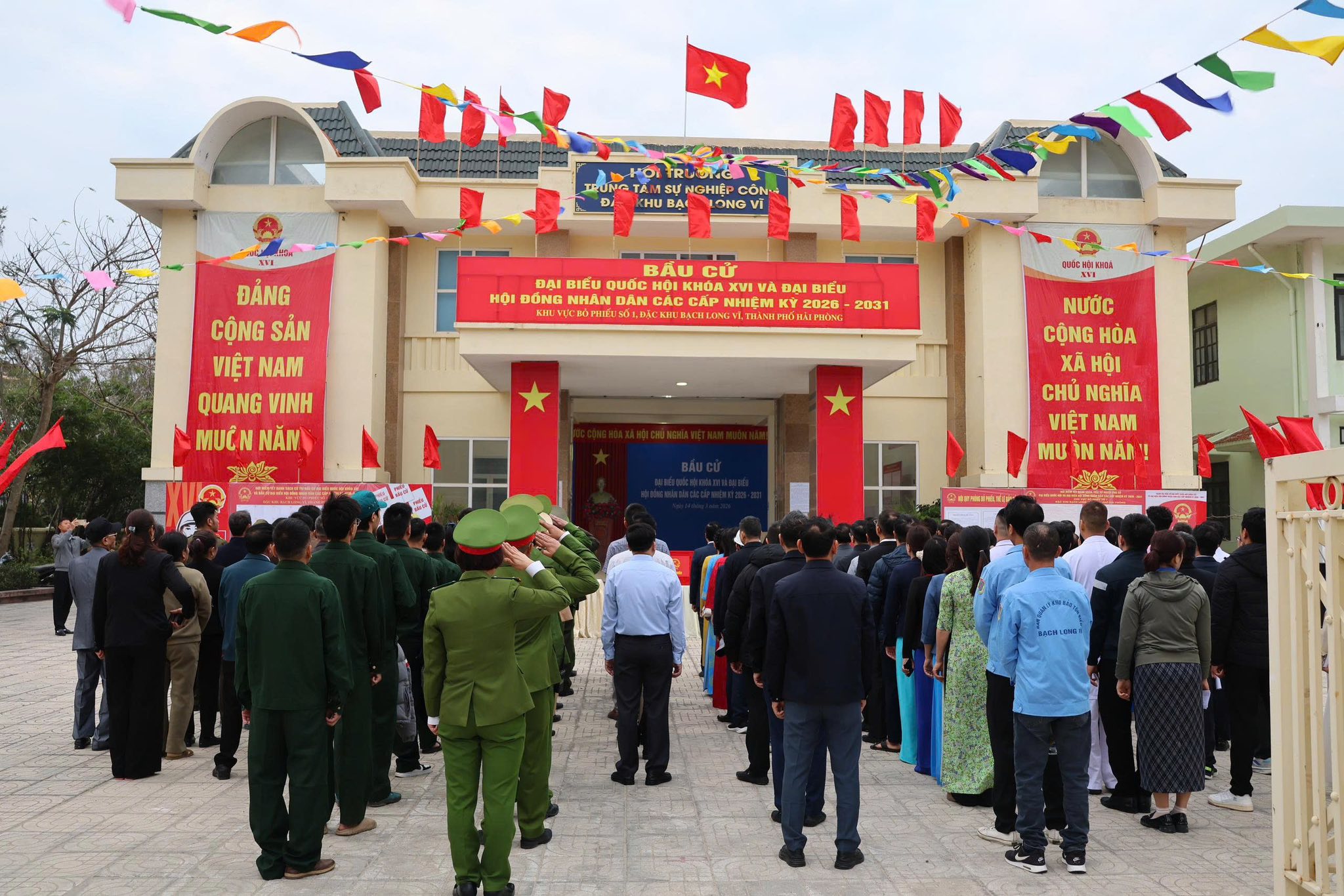 Cử tri đặc khu Bạch Long Vĩ nô nức bầu cử đại biểu Quốc hội 2026 - Ảnh 2.